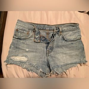 Levi light wash cutoff denim jeans 26